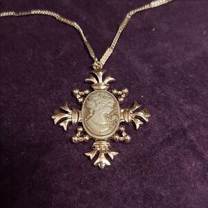 Elegant Gold Cameo Pendant Necklace
